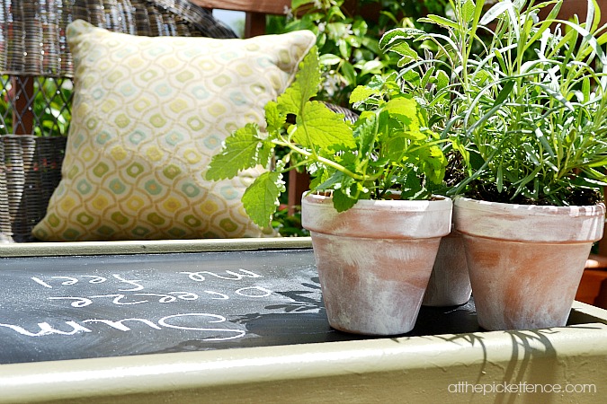 chalkboard-outdoor-coffee-table At the Picket Fence