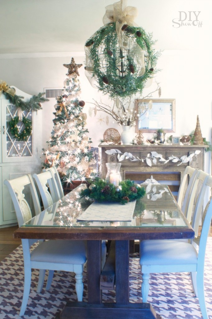 rustic Christmas dining room
