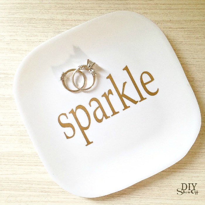 sparkle vinyl decal plate tutorial at diyshowoff.com