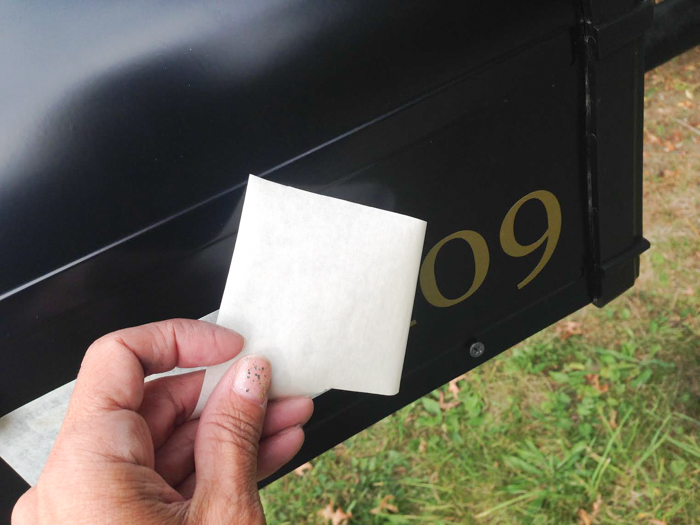 DIY mailbox vinyl decals tutorial at diyshowoff