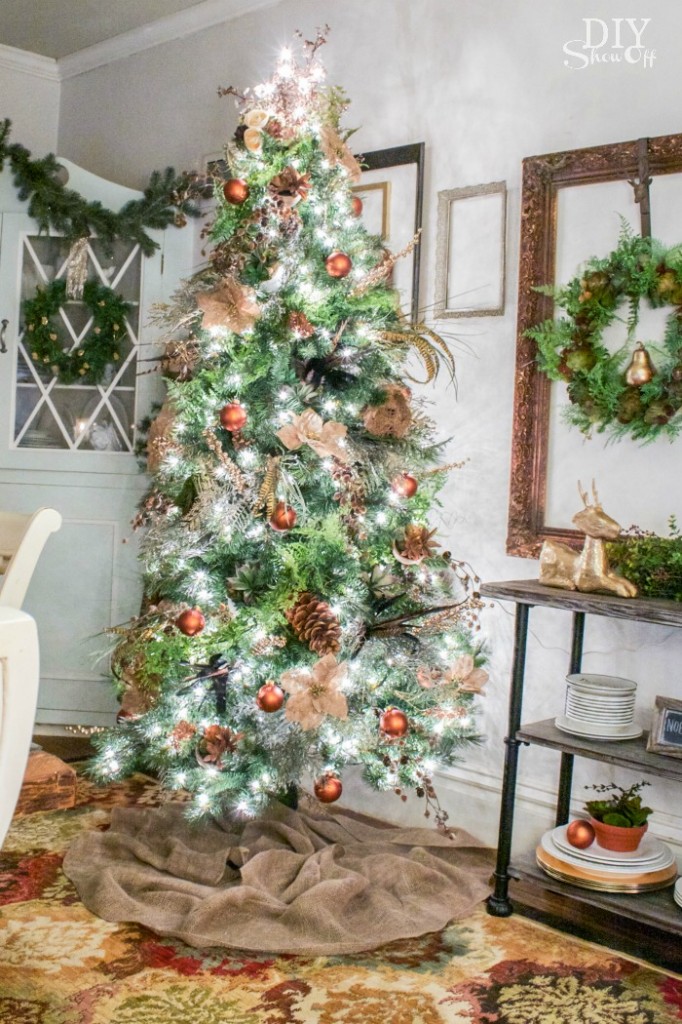 Eclectic Christmas Family Room - DIY Show Off ™ - DIY Decorating and ...
