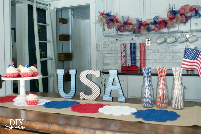 red white and blue decorative accents @diyshowoff @michaelsmakers