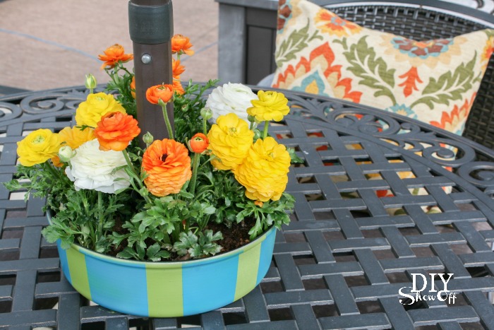 patio umbrella table planter/centerpiece (repurposed bundt pan) @diyshowoff