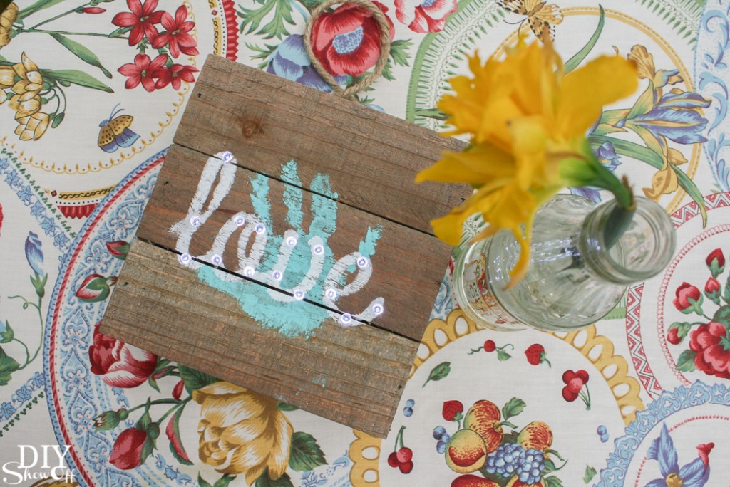 Awe! A cute DIY keepsake handprint Mother's Day gift (LED 'love' wood plaque) tutorial @diyshowoff #michaelsmakers