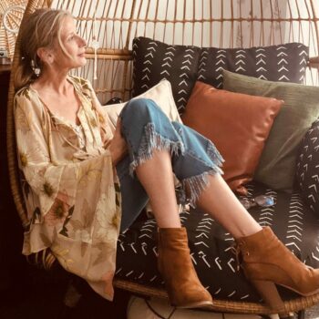 roeshel sitting in rattan chair reflecting new DIY blog season